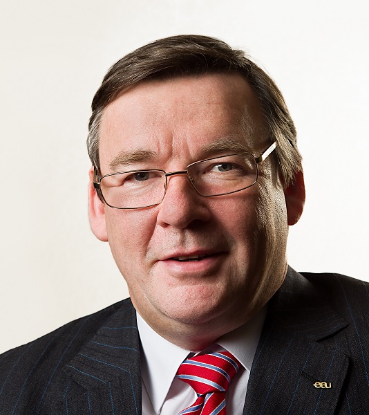 Christopher R Chapple